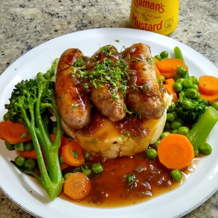 Sausages-and-Mash-with-Onion-Gravy-Carrots-Peas-and-Broccoli