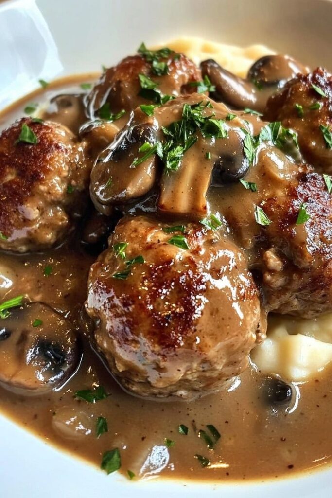 Boulettes-de-boeuf-a-la-sauce-aux-champignons