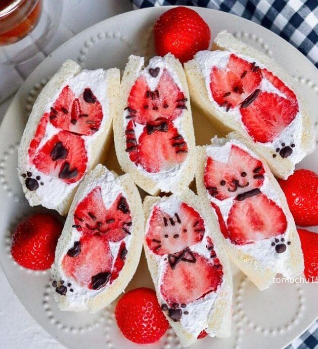 Strawberry-cat-sandwiches1-e1787938452568