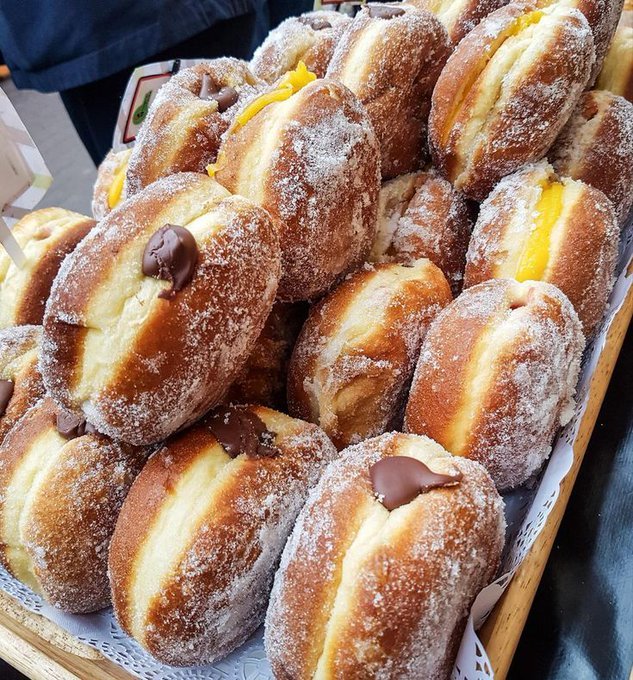 Dougnut-w-Chocolate-Custard-Fillings