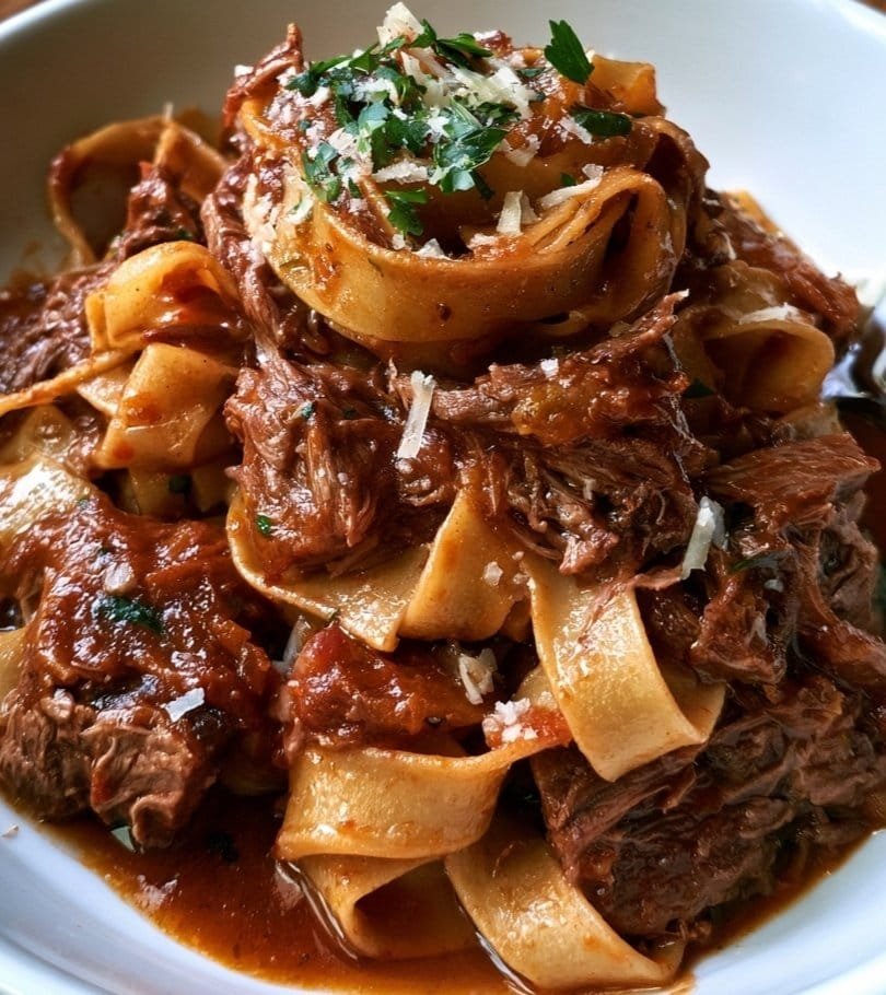 TUSCAN-STYLE-BRAISED-BEEF-RAGU-WITH-SILKY-PAPPARDELLE